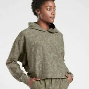 Athleta Farallon Printed Sweatshirt Green M